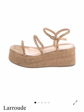 Larroude Gio Melanina Flatform in Tulip Patent Leather (NEVER BEEN WORN)